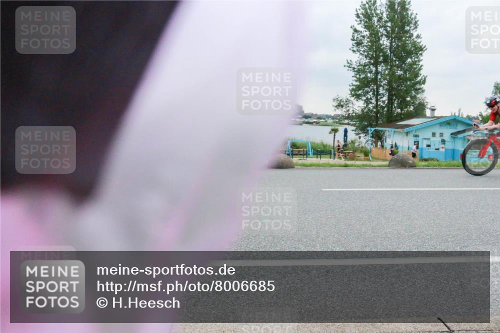 21.06.2025 - 27. Vierlanden-Triathlon H.Heesch http://msf.ph/oto/8006685 15.06.2025 13:13:35 Radfahren 883, 884, 1178 meine-sportfotos.de