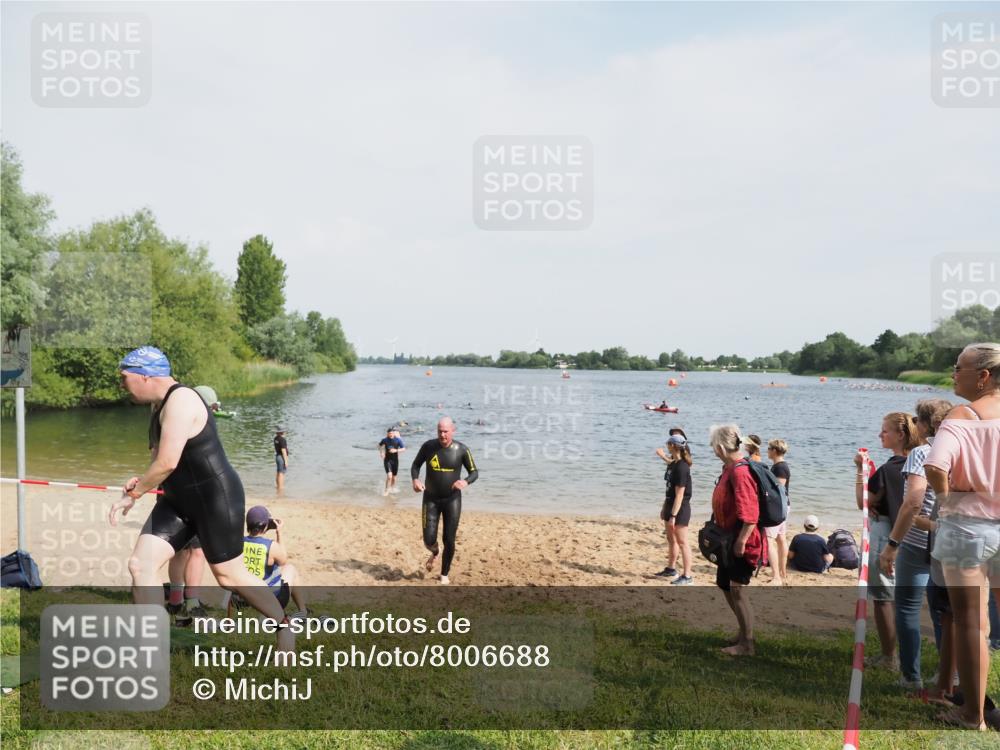 21.06.2025 - 27. Vierlanden-Triathlon MichiJ http://msf.ph/oto/8006688 15.06.2026 10:07:37 Schwimmen 379, 391, 468 meine-sportfotos.de