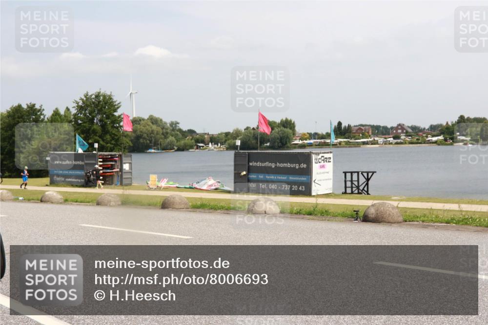 21.06.2025 - 27. Vierlanden-Triathlon H.Heesch http://msf.ph/oto/8006693 15.06.2025 11:59:46 Radfahren 757, 811, 921 meine-sportfotos.de