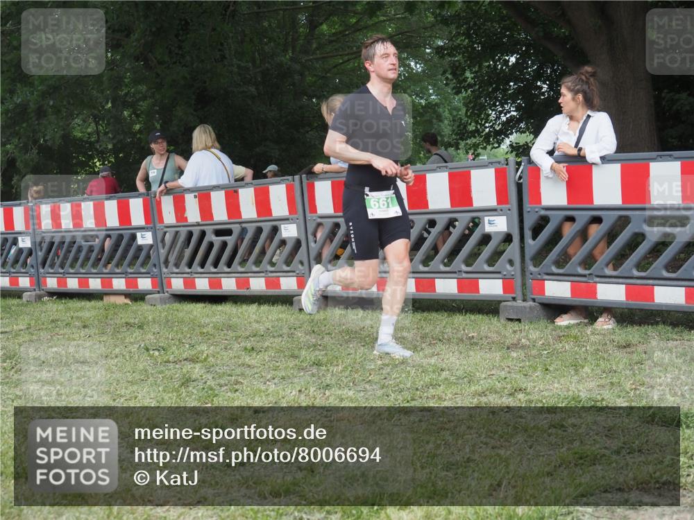 21.06.2025 - 27. Vierlanden-Triathlon KatJ http://msf.ph/oto/8006694 15.06.2025 13:00:04 Ziel 661 meine-sportfotos.de