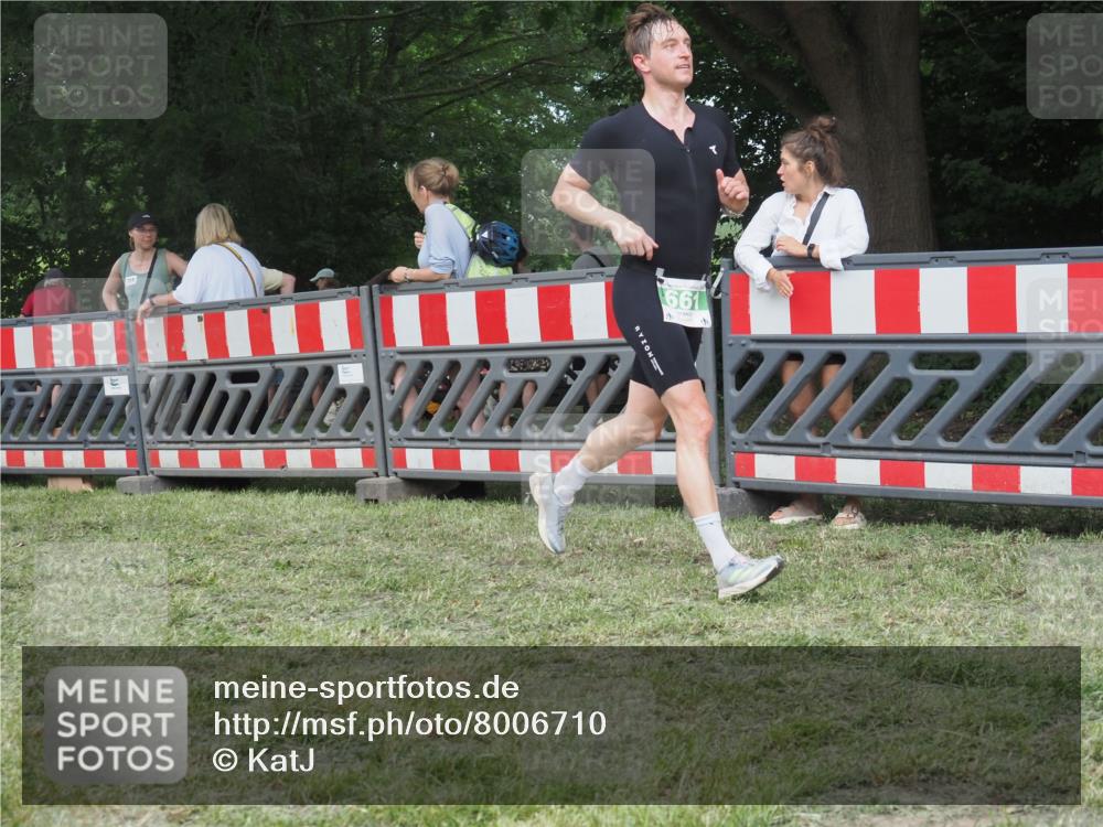 21.06.2025 - 27. Vierlanden-Triathlon KatJ http://msf.ph/oto/8006710 15.06.2025 13:00:04 Ziel 661 meine-sportfotos.de