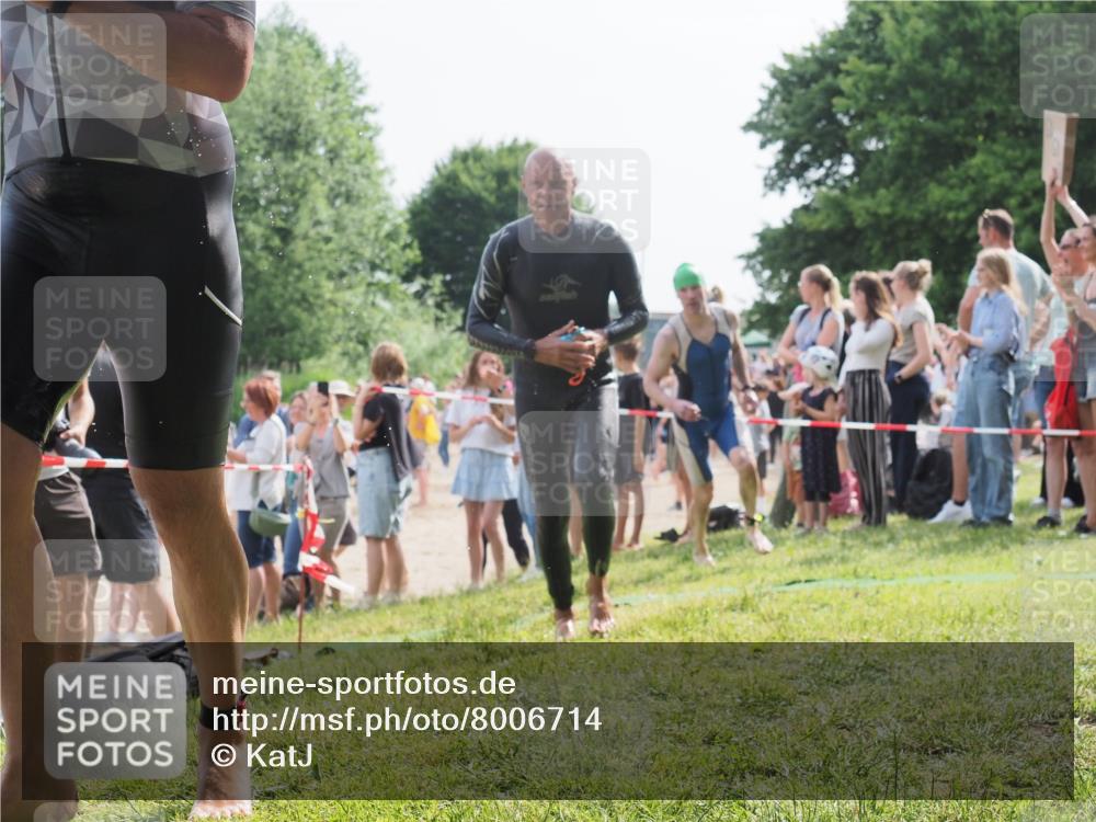 15.06.2025 - 27. Vierlanden-Triathlon KatJ http://msf.ph/oto/8006714 15.06.2025 10:05:43 Schwimmen 366, 378, 392, 401, 413, 450 meine-sportfotos.de