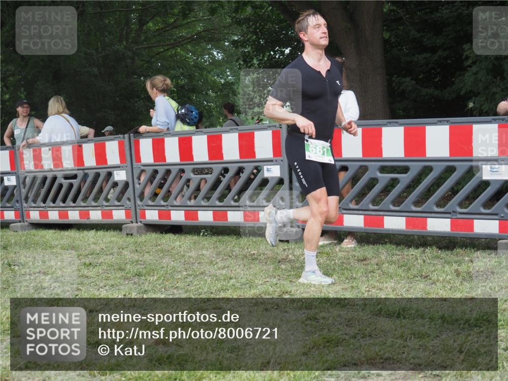21.06.2025 - 27. Vierlanden-Triathlon KatJ http://msf.ph/oto/8006721 15.06.2025 13:00:04 Ziel 661 meine-sportfotos.de