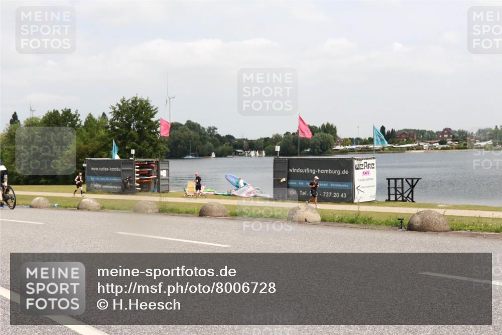 21.06.2025 - 27. Vierlanden-Triathlon H.Heesch http://msf.ph/oto/8006728 15.06.2025 12:06:52 Radfahren 825, 852, 959 meine-sportfotos.de