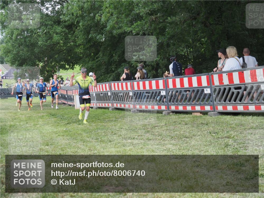21.06.2025 - 27. Vierlanden-Triathlon KatJ http://msf.ph/oto/8006740 15.06.2025 13:00:27 Ziel 94, 1044, 1046, 1047, 1048 meine-sportfotos.de