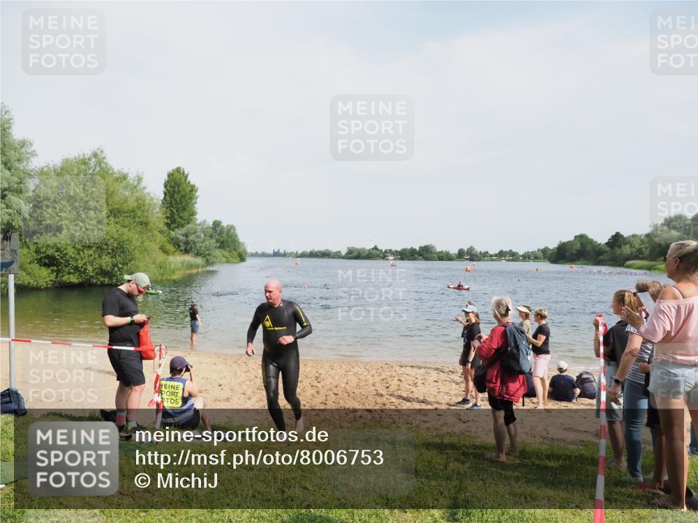 21.06.2025 - 27. Vierlanden-Triathlon MichiJ http://msf.ph/oto/8006753 15.06.2026 10:07:38 Schwimmen 379, 391, 468 meine-sportfotos.de