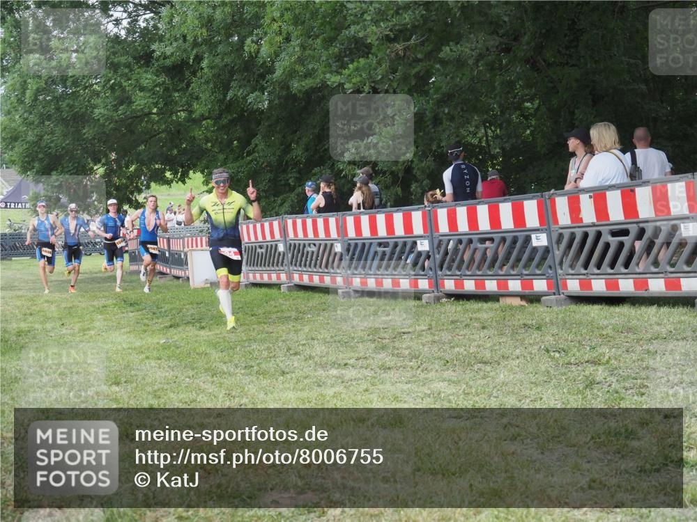 21.06.2025 - 27. Vierlanden-Triathlon KatJ http://msf.ph/oto/8006755 15.06.2025 13:00:27 Ziel 94, 1044, 1046, 1047, 1048 meine-sportfotos.de