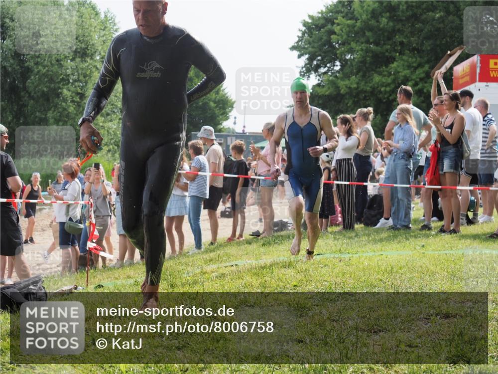 15.06.2025 - 27. Vierlanden-Triathlon KatJ http://msf.ph/oto/8006758 15.06.2025 10:05:44 Schwimmen 366, 378, 392, 401, 413, 442, 450 meine-sportfotos.de
