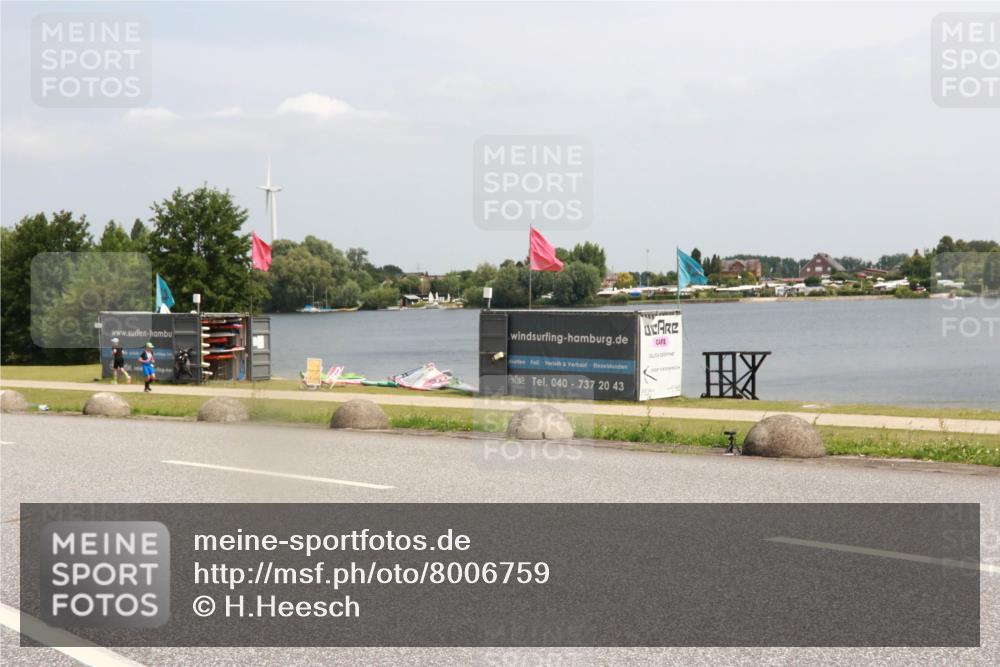 21.06.2025 - 27. Vierlanden-Triathlon H.Heesch http://msf.ph/oto/8006759 15.06.2025 11:59:48 Radfahren 757, 811, 919, 921 meine-sportfotos.de