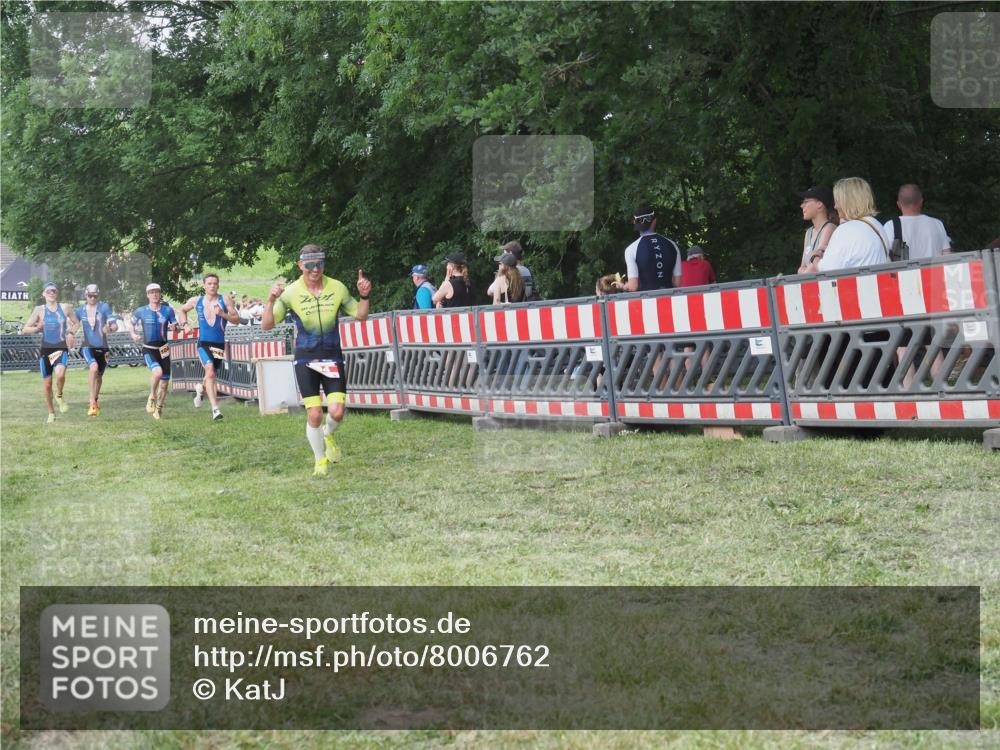 21.06.2025 - 27. Vierlanden-Triathlon KatJ http://msf.ph/oto/8006762 15.06.2025 13:00:27 Ziel 94, 1044, 1046, 1047, 1048 meine-sportfotos.de