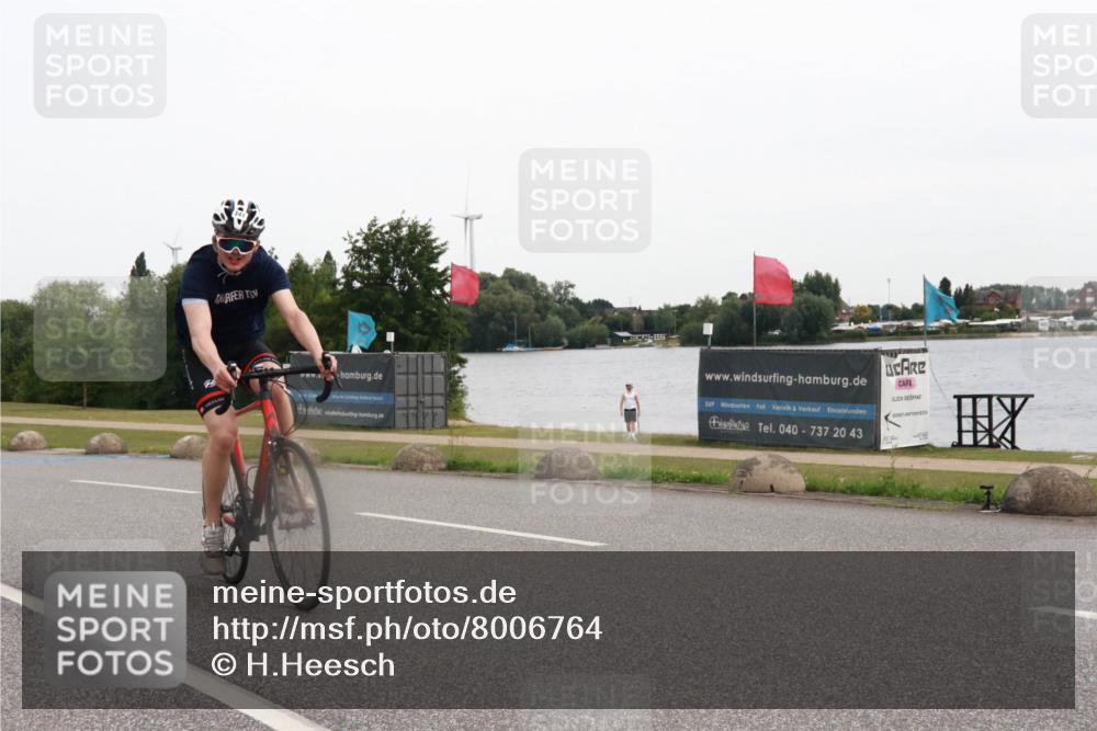 15.06.2025 - 27. Vierlanden-Triathlon H.Heesch http://msf.ph/oto/8006764 15.06.2025 10:40:36 Radfahren 228, 304, 309, 341 meine-sportfotos.de