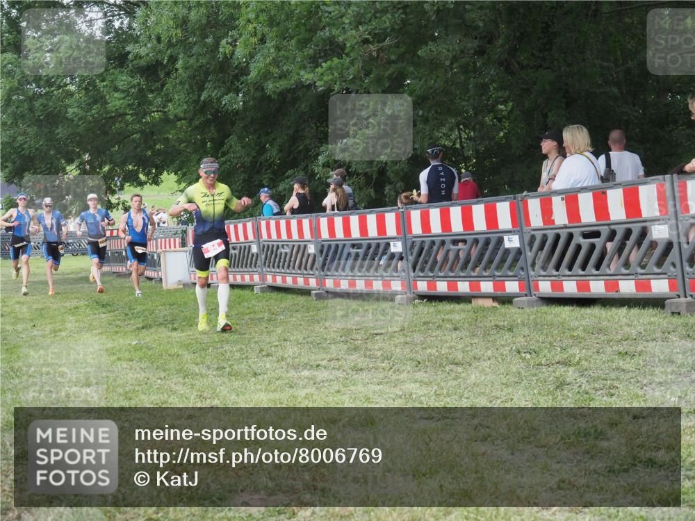 21.06.2025 - 27. Vierlanden-Triathlon KatJ http://msf.ph/oto/8006769 15.06.2025 13:00:27 Ziel 94, 1044, 1046, 1047, 1048 meine-sportfotos.de
