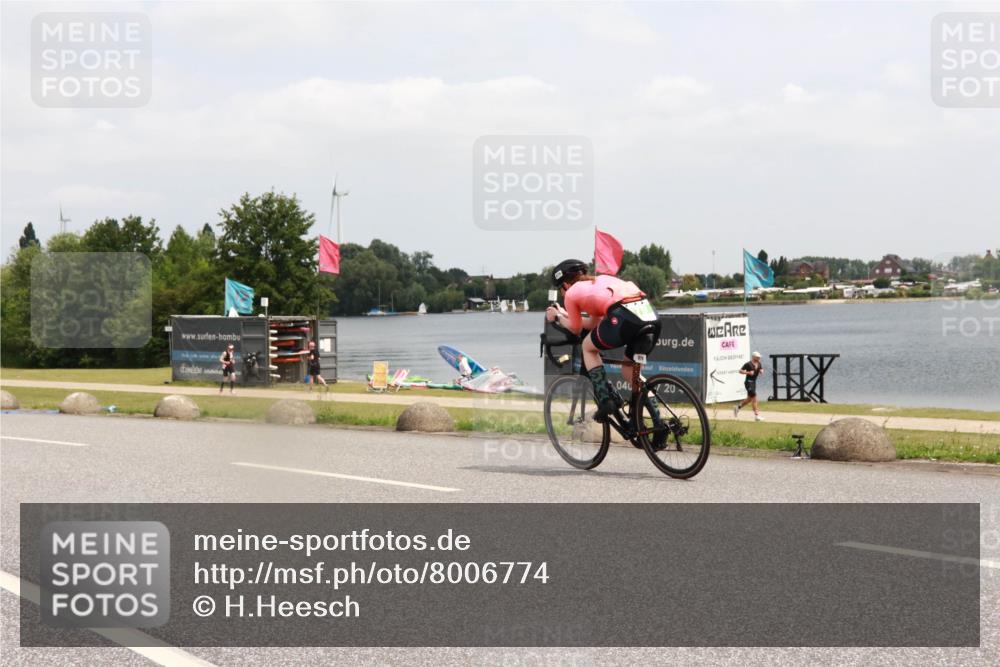 21.06.2025 - 27. Vierlanden-Triathlon H.Heesch http://msf.ph/oto/8006774 15.06.2025 12:06:54 Radfahren 718, 825, 852, 879, 950, 959 meine-sportfotos.de