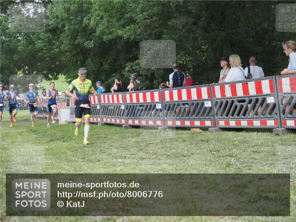 21.06.2025 - 27. Vierlanden-Triathlon KatJ http://msf.ph/oto/8006776 15.06.2025 13:00:27 Ziel 94, 1044, 1046, 1047, 1048 meine-sportfotos.de
