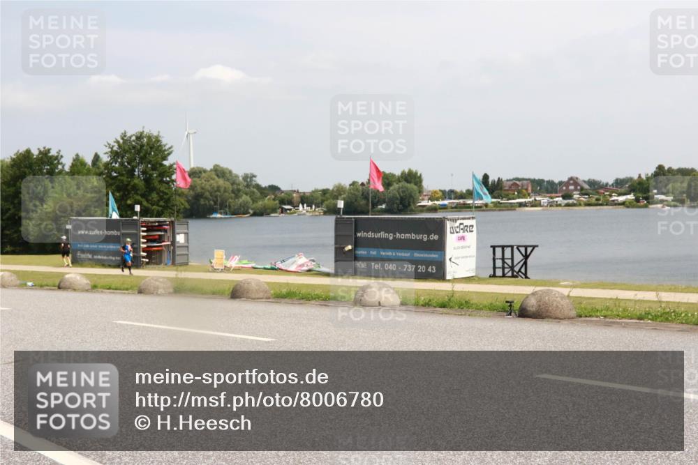 21.06.2025 - 27. Vierlanden-Triathlon H.Heesch http://msf.ph/oto/8006780 15.06.2025 11:59:48 Radfahren 757, 811, 919, 921 meine-sportfotos.de