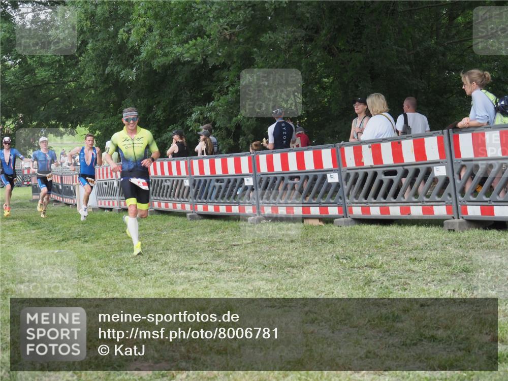 21.06.2025 - 27. Vierlanden-Triathlon KatJ http://msf.ph/oto/8006781 15.06.2025 13:00:28 Ziel 94, 1044, 1046, 1047, 1048 meine-sportfotos.de