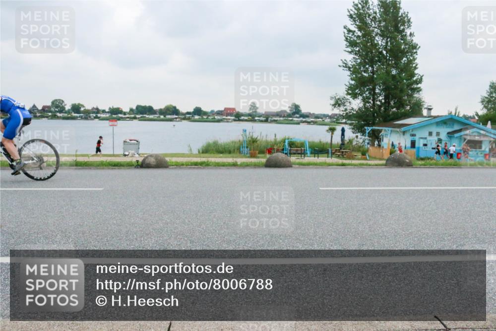 21.06.2025 - 27. Vierlanden-Triathlon H.Heesch http://msf.ph/oto/8006788 15.06.2025 13:13:53 Radfahren 1175, 1205 meine-sportfotos.de
