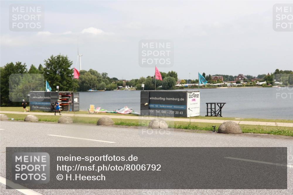 21.06.2025 - 27. Vierlanden-Triathlon H.Heesch http://msf.ph/oto/8006792 15.06.2025 11:59:49 Radfahren 757, 811, 919 meine-sportfotos.de