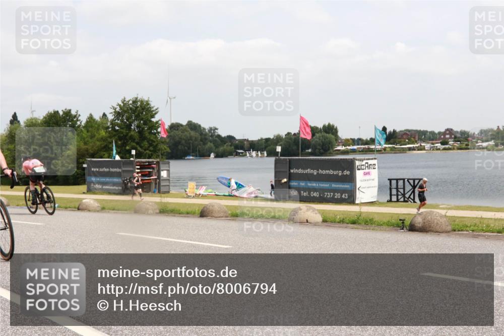 21.06.2025 - 27. Vierlanden-Triathlon H.Heesch http://msf.ph/oto/8006794 15.06.2025 12:06:55 Radfahren 718, 825, 852, 879, 950, 959 meine-sportfotos.de