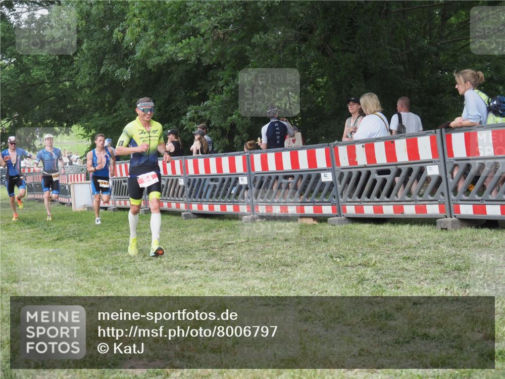 21.06.2025 - 27. Vierlanden-Triathlon KatJ http://msf.ph/oto/8006797 15.06.2025 13:00:28 Ziel 94, 1044, 1046, 1047, 1048 meine-sportfotos.de