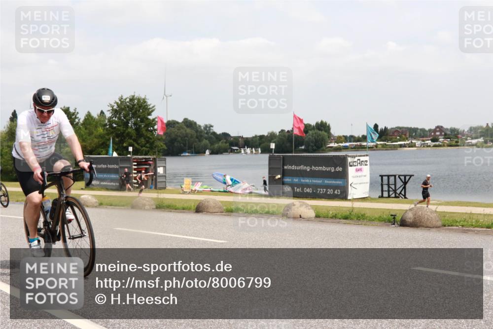21.06.2025 - 27. Vierlanden-Triathlon H.Heesch http://msf.ph/oto/8006799 15.06.2025 12:06:55 Radfahren 718, 825, 852, 879, 950, 959 meine-sportfotos.de
