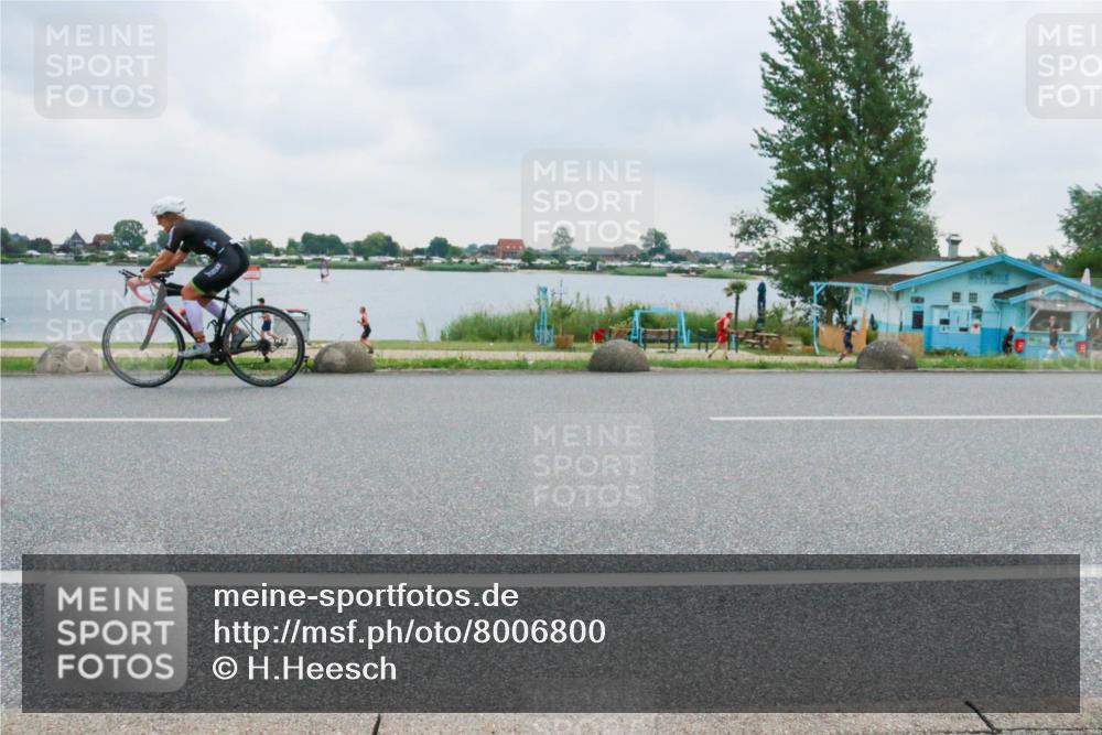 21.06.2025 - 27. Vierlanden-Triathlon H.Heesch http://msf.ph/oto/8006800 15.06.2025 13:14:10 Radfahren 1212, 1215 meine-sportfotos.de