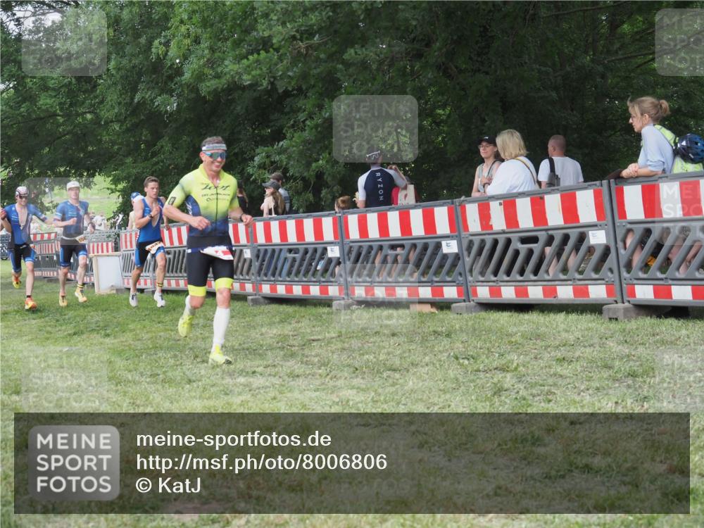 21.06.2025 - 27. Vierlanden-Triathlon KatJ http://msf.ph/oto/8006806 15.06.2025 13:00:28 Ziel 94, 1044, 1046, 1047, 1048 meine-sportfotos.de