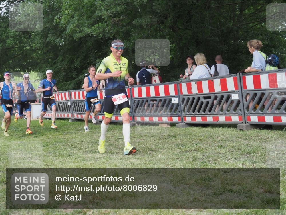 21.06.2025 - 27. Vierlanden-Triathlon KatJ http://msf.ph/oto/8006829 15.06.2025 13:00:29 Ziel 12, 94, 1044, 1046, 1047, 1048 meine-sportfotos.de