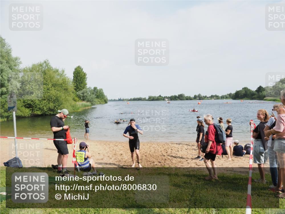 21.06.2025 - 27. Vierlanden-Triathlon MichiJ http://msf.ph/oto/8006830 15.06.2026 10:07:42 Schwimmen 371, 379, 468 meine-sportfotos.de