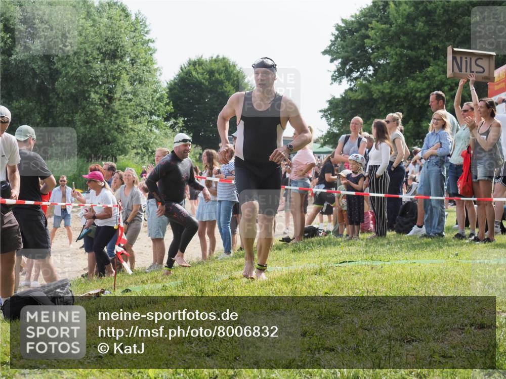 15.06.2025 - 27. Vierlanden-Triathlon KatJ http://msf.ph/oto/8006832 15.06.2025 10:05:48 Schwimmen 366, 392, 401, 413, 435, 442, 450 meine-sportfotos.de
