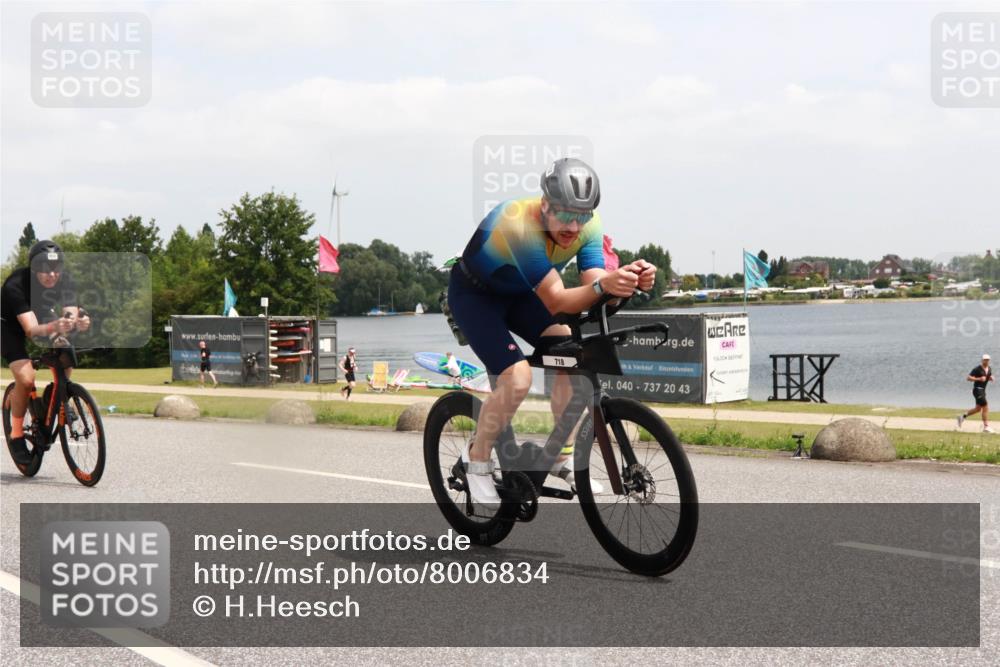 21.06.2025 - 27. Vierlanden-Triathlon H.Heesch http://msf.ph/oto/8006834 15.06.2025 12:06:56 Radfahren 718, 825, 879, 950, 959 meine-sportfotos.de