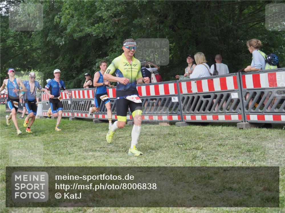 21.06.2025 - 27. Vierlanden-Triathlon KatJ http://msf.ph/oto/8006838 15.06.2025 13:00:29 Ziel 12, 94, 1044, 1046, 1047, 1048 meine-sportfotos.de