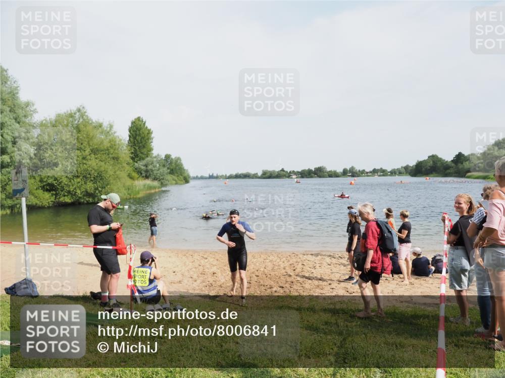 21.06.2025 - 27. Vierlanden-Triathlon MichiJ http://msf.ph/oto/8006841 15.06.2026 10:07:42 Schwimmen 371, 379, 468 meine-sportfotos.de