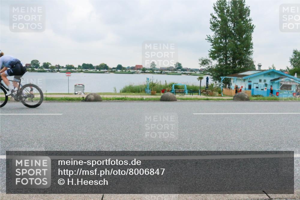 21.06.2025 - 27. Vierlanden-Triathlon H.Heesch http://msf.ph/oto/8006847 15.06.2025 13:14:13 Radfahren 1081, 1185, 1212, 1215 meine-sportfotos.de