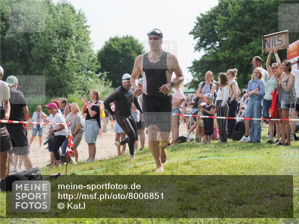 15.06.2025 - 27. Vierlanden-Triathlon KatJ http://msf.ph/oto/8006851 15.06.2025 10:05:48 Schwimmen 366, 392, 401, 413, 435, 442, 450 meine-sportfotos.de