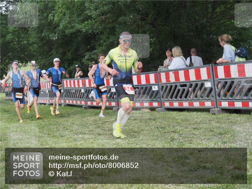 21.06.2025 - 27. Vierlanden-Triathlon KatJ http://msf.ph/oto/8006852 15.06.2025 13:00:29 Ziel 12, 94, 1044, 1046, 1047, 1048 meine-sportfotos.de