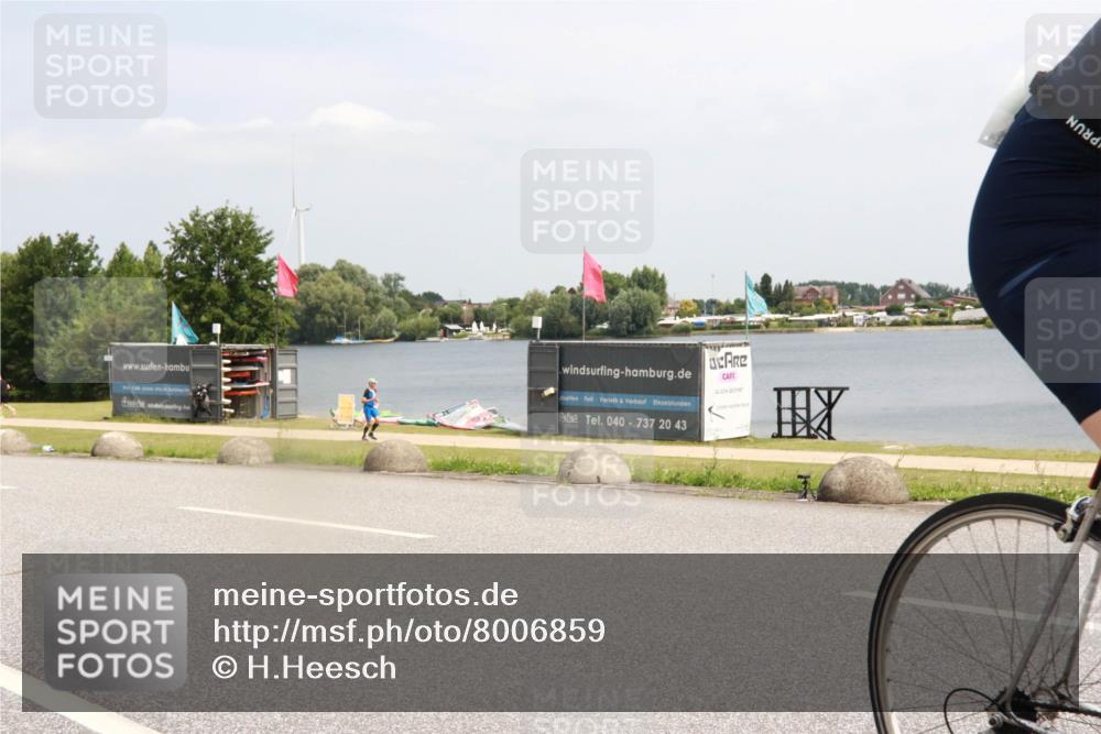 21.06.2025 - 27. Vierlanden-Triathlon H.Heesch http://msf.ph/oto/8006859 15.06.2025 11:59:51 Radfahren 757, 811, 919 meine-sportfotos.de