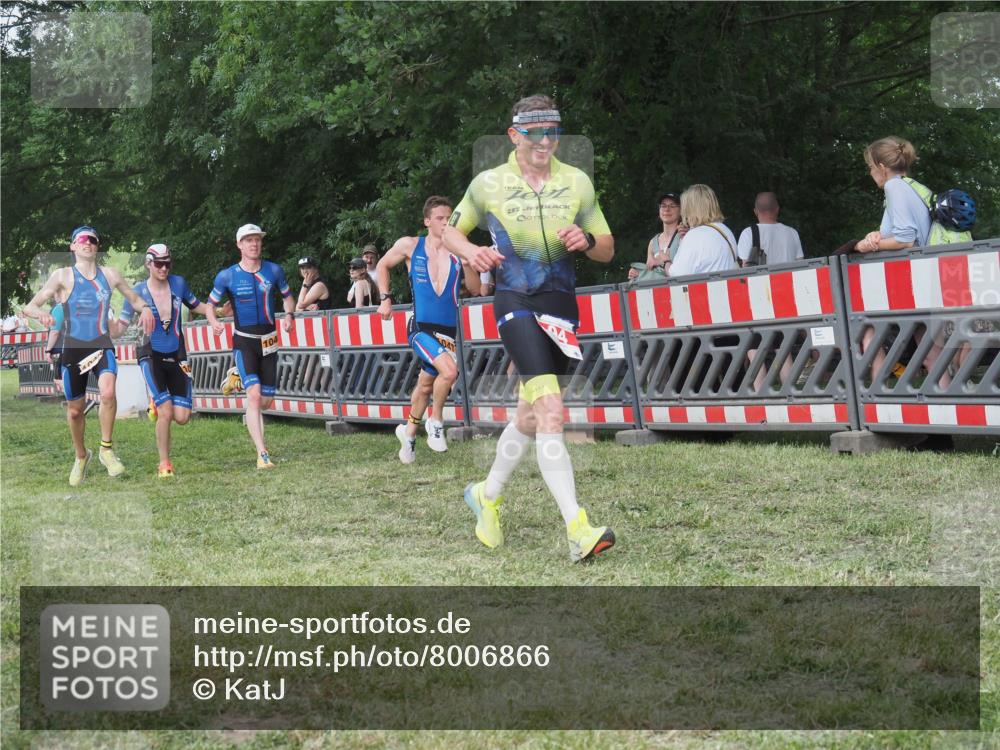 21.06.2025 - 27. Vierlanden-Triathlon KatJ http://msf.ph/oto/8006866 15.06.2025 13:00:29 Ziel 12, 94, 1044, 1046, 1047, 1048 meine-sportfotos.de