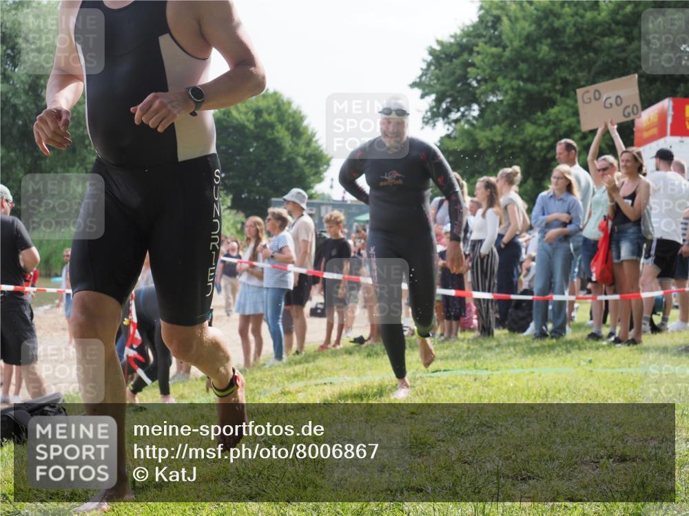 15.06.2025 - 27. Vierlanden-Triathlon KatJ http://msf.ph/oto/8006867 15.06.2025 10:05:50 Schwimmen 392, 401, 413, 435, 442, 450 meine-sportfotos.de