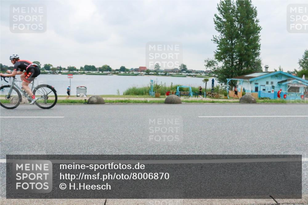 21.06.2025 - 27. Vierlanden-Triathlon H.Heesch http://msf.ph/oto/8006870 15.06.2025 13:14:15 Radfahren 1081, 1185, 1196, 1198, 1212, 1215 meine-sportfotos.de