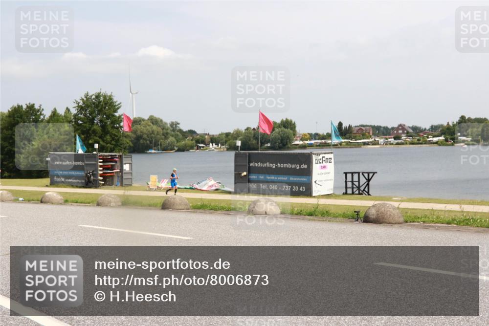 21.06.2025 - 27. Vierlanden-Triathlon H.Heesch http://msf.ph/oto/8006873 15.06.2025 11:59:51 Radfahren 757, 811, 919 meine-sportfotos.de