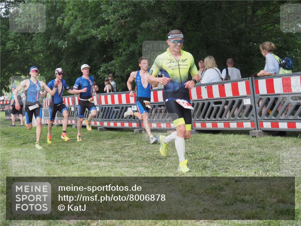 21.06.2025 - 27. Vierlanden-Triathlon KatJ http://msf.ph/oto/8006878 15.06.2025 13:00:29 Ziel 12, 94, 1044, 1046, 1047, 1048 meine-sportfotos.de