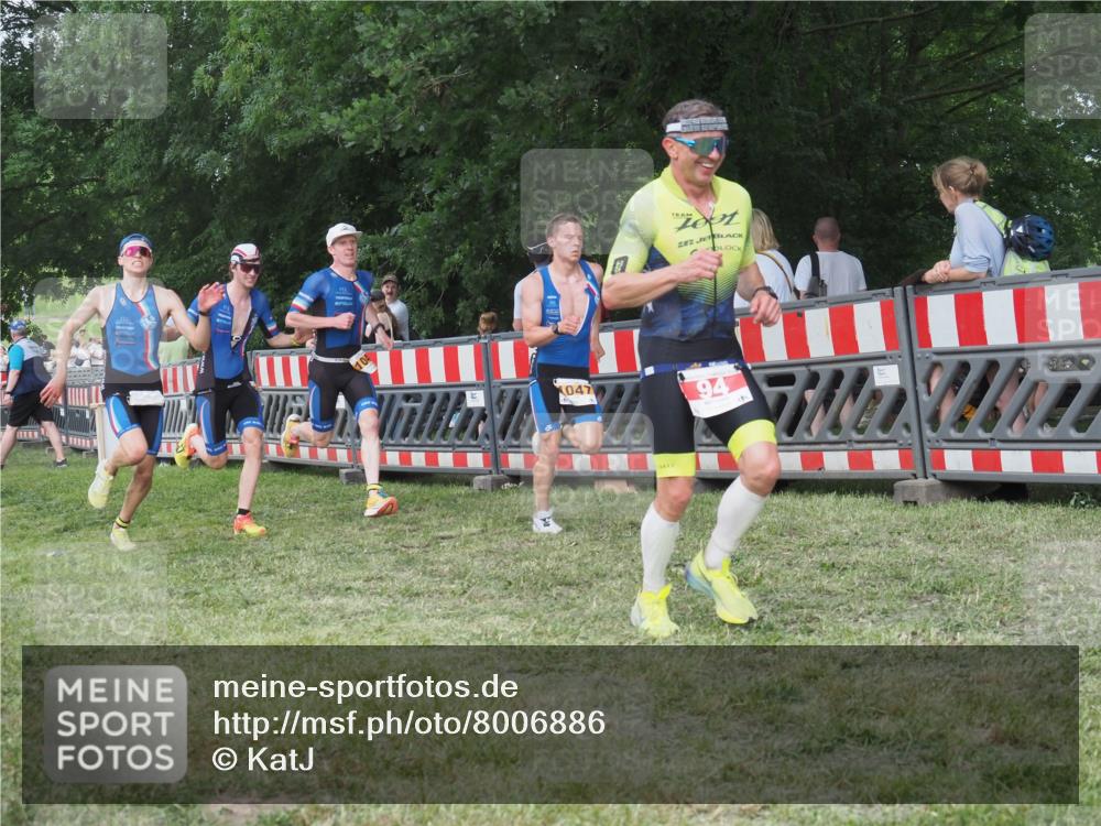 21.06.2025 - 27. Vierlanden-Triathlon KatJ http://msf.ph/oto/8006886 15.06.2025 13:00:29 Ziel 12, 94, 1044, 1046, 1047, 1048 meine-sportfotos.de