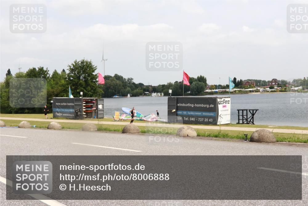 21.06.2025 - 27. Vierlanden-Triathlon H.Heesch http://msf.ph/oto/8006888 15.06.2025 12:06:57 Radfahren 718, 825, 879, 950, 959 meine-sportfotos.de