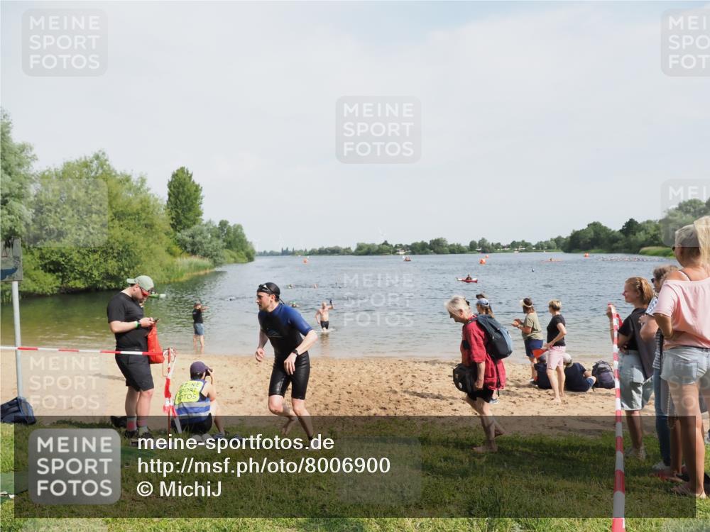 21.06.2025 - 27. Vierlanden-Triathlon MichiJ http://msf.ph/oto/8006900 15.06.2026 10:07:43 Schwimmen 371, 379, 468 meine-sportfotos.de