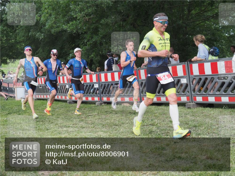 21.06.2025 - 27. Vierlanden-Triathlon KatJ http://msf.ph/oto/8006901 15.06.2025 13:00:29 Ziel 12, 94, 1044, 1046, 1047, 1048 meine-sportfotos.de