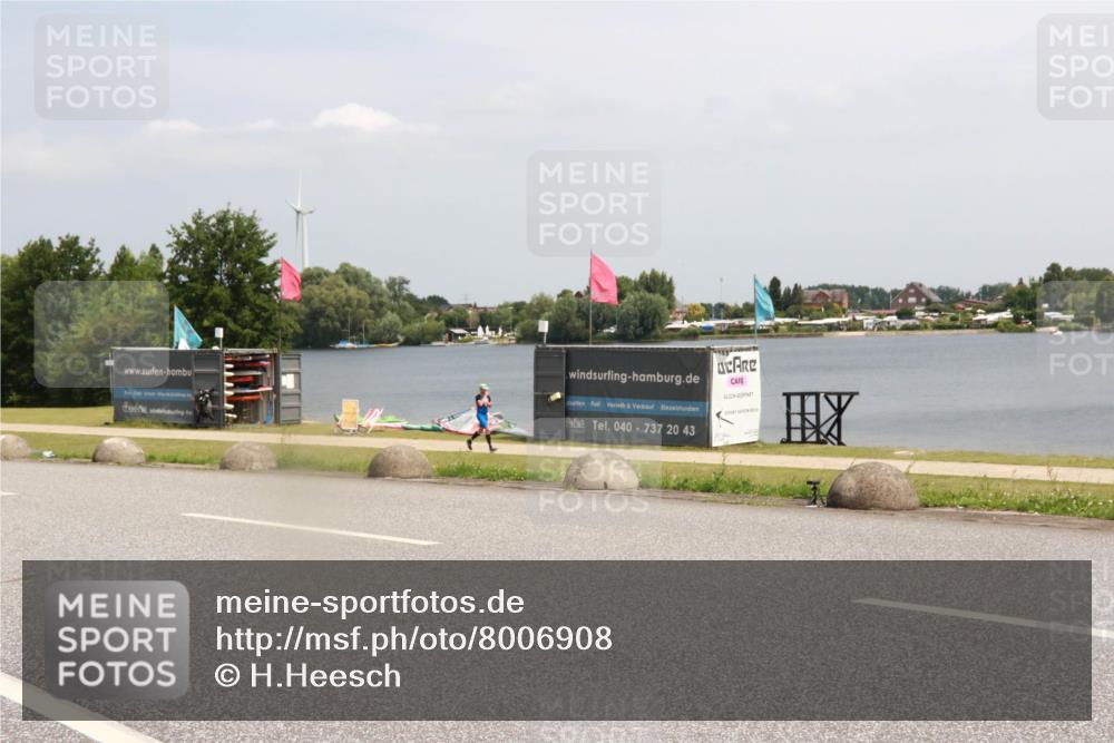 21.06.2025 - 27. Vierlanden-Triathlon H.Heesch http://msf.ph/oto/8006908 15.06.2025 11:59:52 Radfahren 757, 811, 919 meine-sportfotos.de