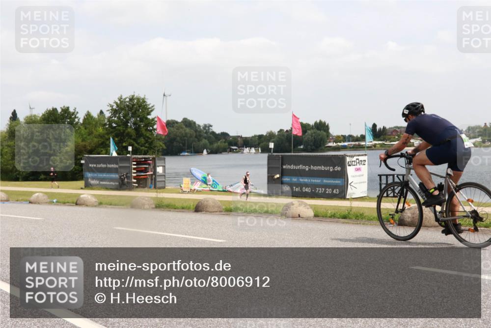 21.06.2025 - 27. Vierlanden-Triathlon H.Heesch http://msf.ph/oto/8006912 15.06.2025 12:06:58 Radfahren 718, 825, 879, 950, 959 meine-sportfotos.de