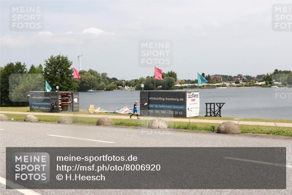 21.06.2025 - 27. Vierlanden-Triathlon H.Heesch http://msf.ph/oto/8006920 15.06.2025 11:59:52 Radfahren 757, 811, 919 meine-sportfotos.de