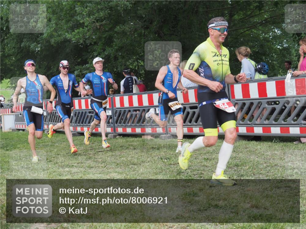 21.06.2025 - 27. Vierlanden-Triathlon KatJ http://msf.ph/oto/8006921 15.06.2025 13:00:29 Ziel 12, 94, 1044, 1046, 1047, 1048 meine-sportfotos.de